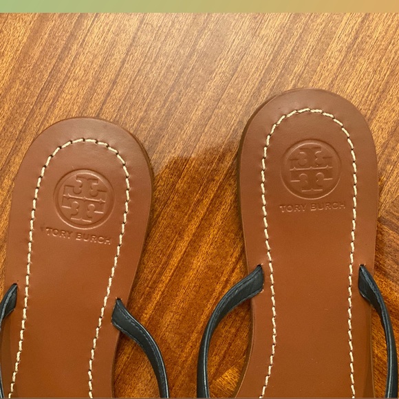 SOLD!! Tory Burch Terra Thong - Size 9 - Picture 4 of 8